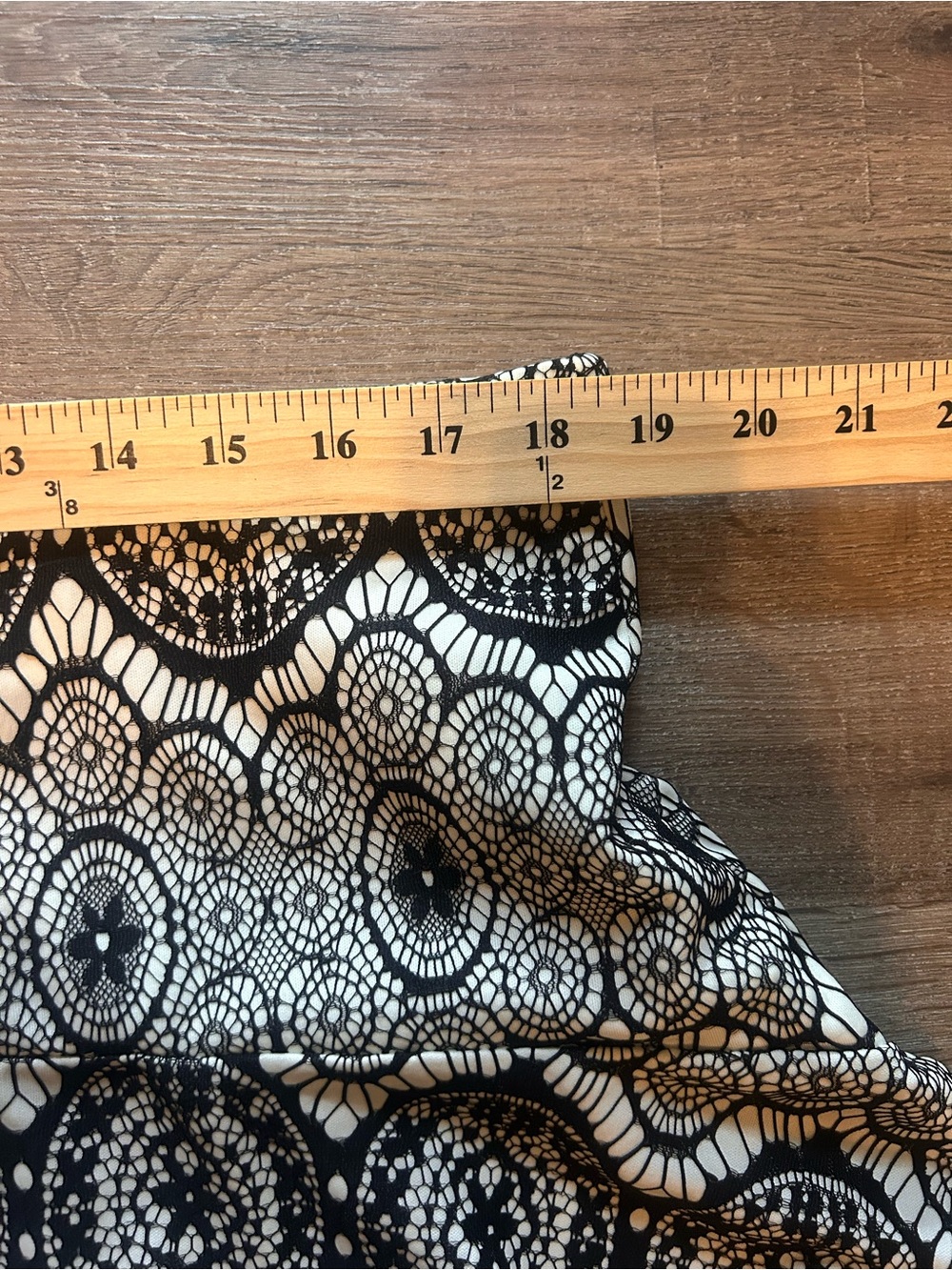 Torrid Skirt Womens Plus Size 1 Black & White Lace Overlay Hi-Lo Skater - Picture 6 of 8